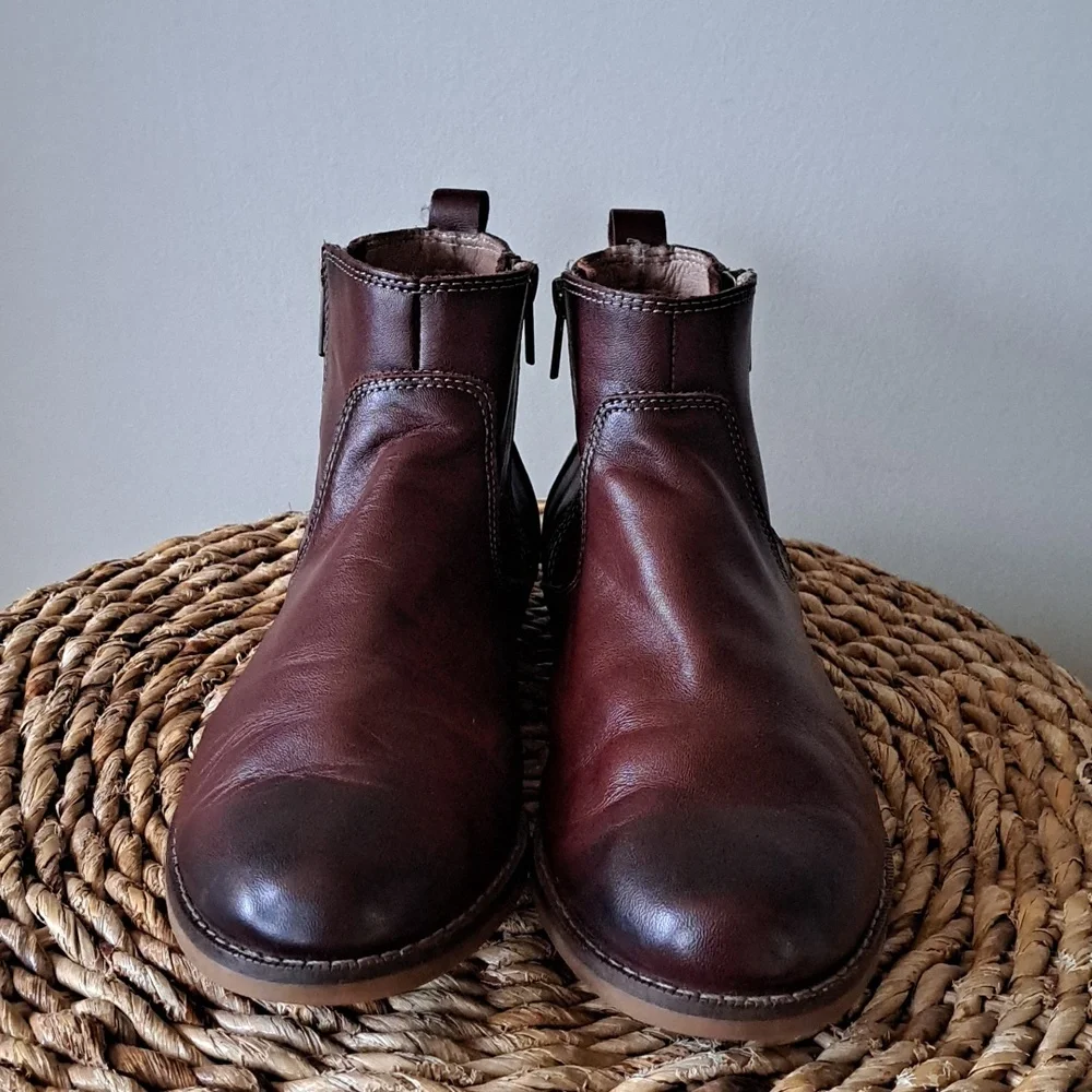 TAOS Womens‎ Double Time Out Whiskey Brown Leather Preppy Ankle Zip Booties 8.5